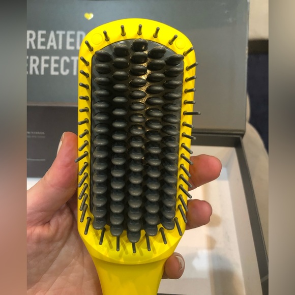 Drybar-The Brush Crush - Picture 5 of 8